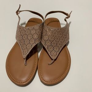 NWOT Rose gold and rhinestone women’s sandals